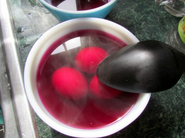 red cabbage eggs